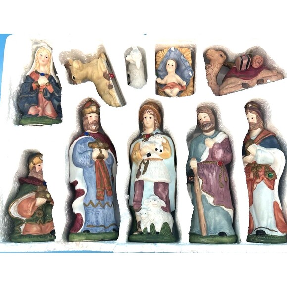 VTG International Bazaar Porcelain Nativity 10-Figures  Wood Stable 44156978 - Picture 11 of 11